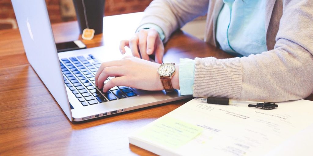 How to Choose the Best MOOC Courses and Actually Learn From Them