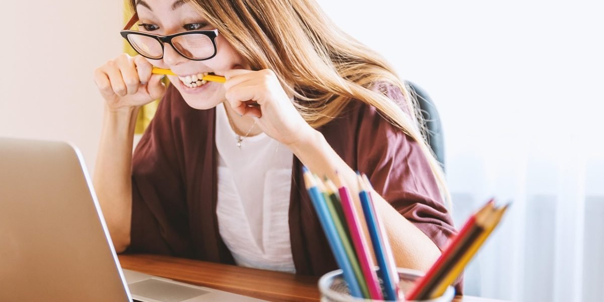 A person comfortably studying online in a flexible, non-traditional setting, emphasizing the accessibility of MOOCs.
